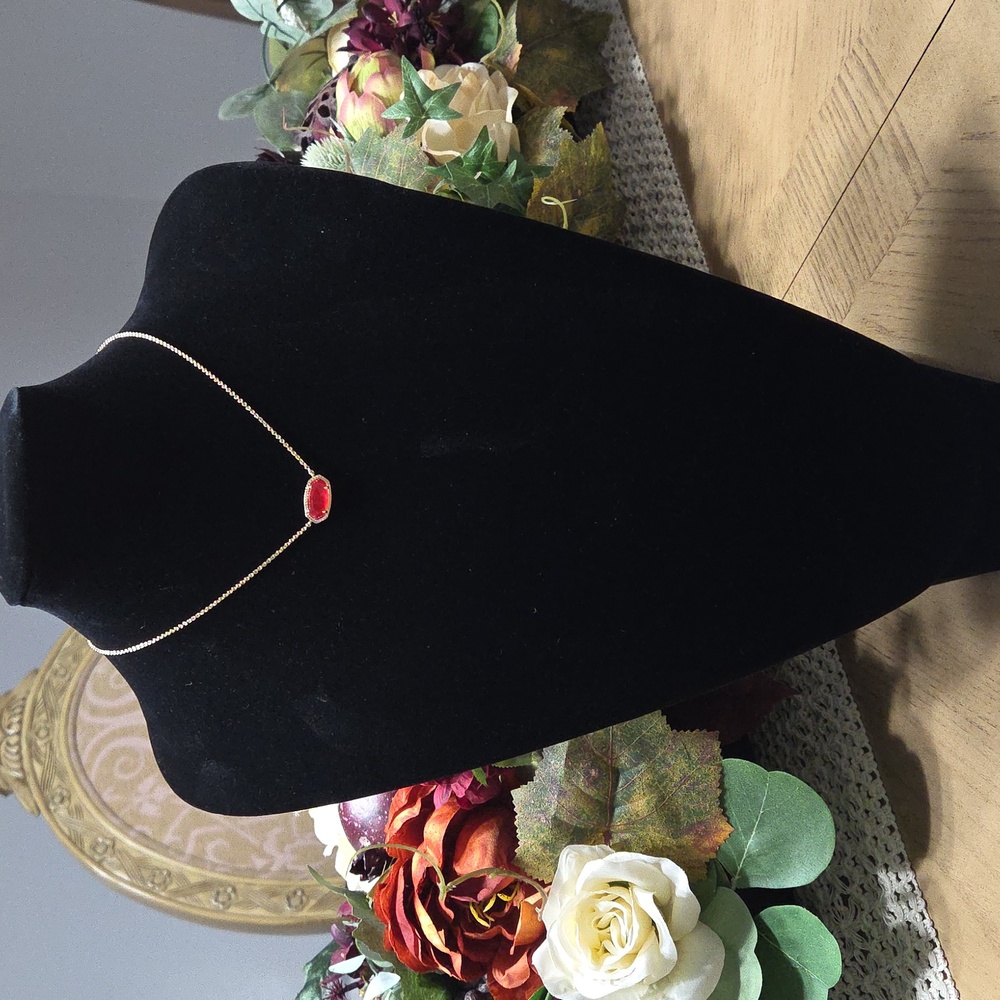 Kendra Scott Elisa Gold Pendant Necklace in Red Illusion